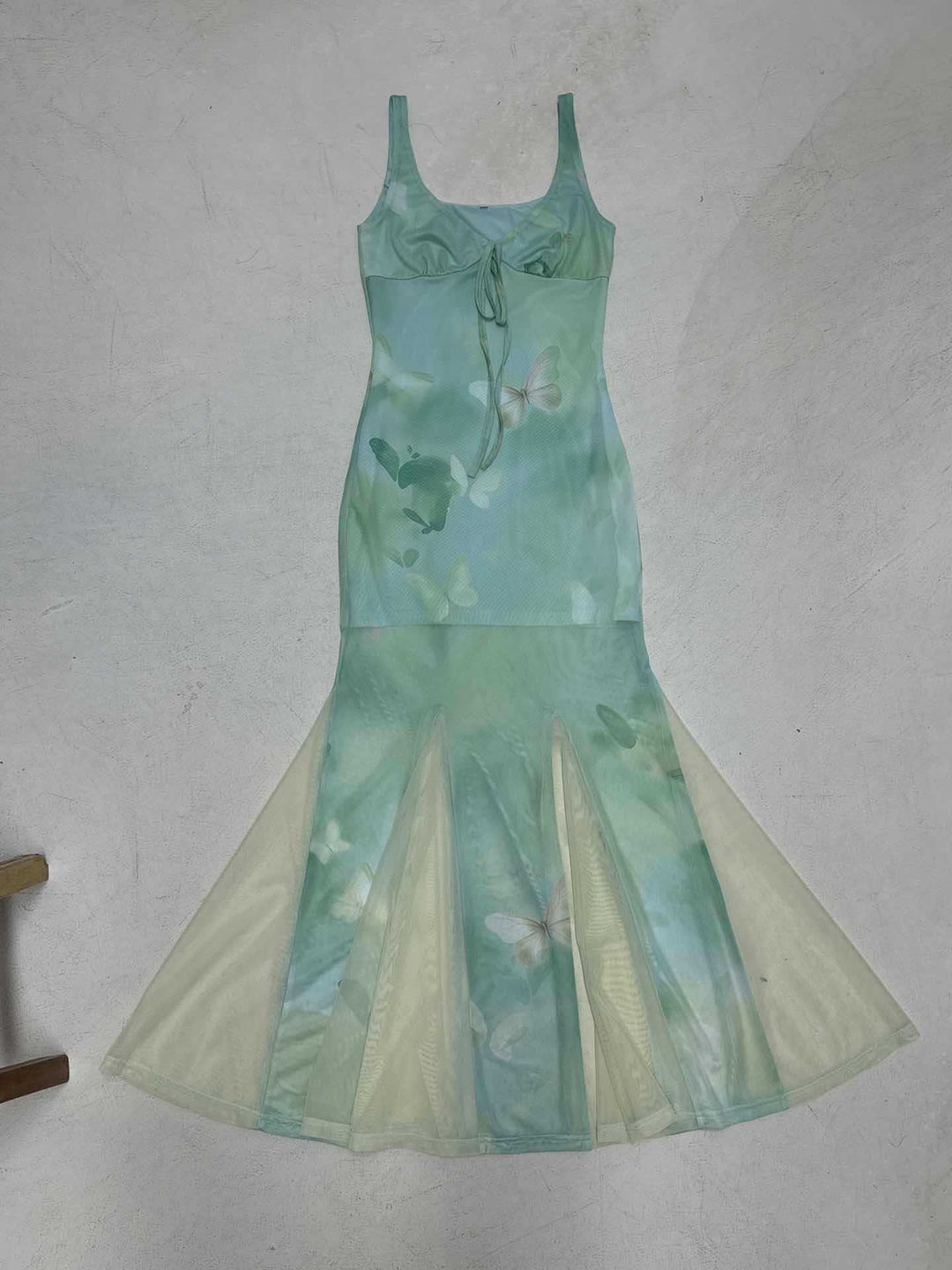Damer maxiklänning med transparenta lager och blommönster Mirla-Eva Jonsson