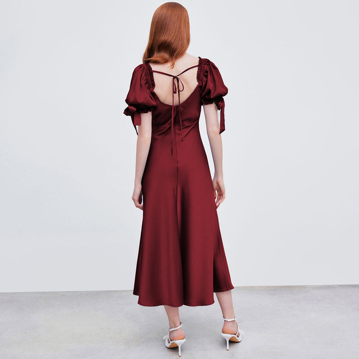 Damer midi-klänning med eleganta puffärmar och stiligt V-ringat Mirla-Eva Jonsson