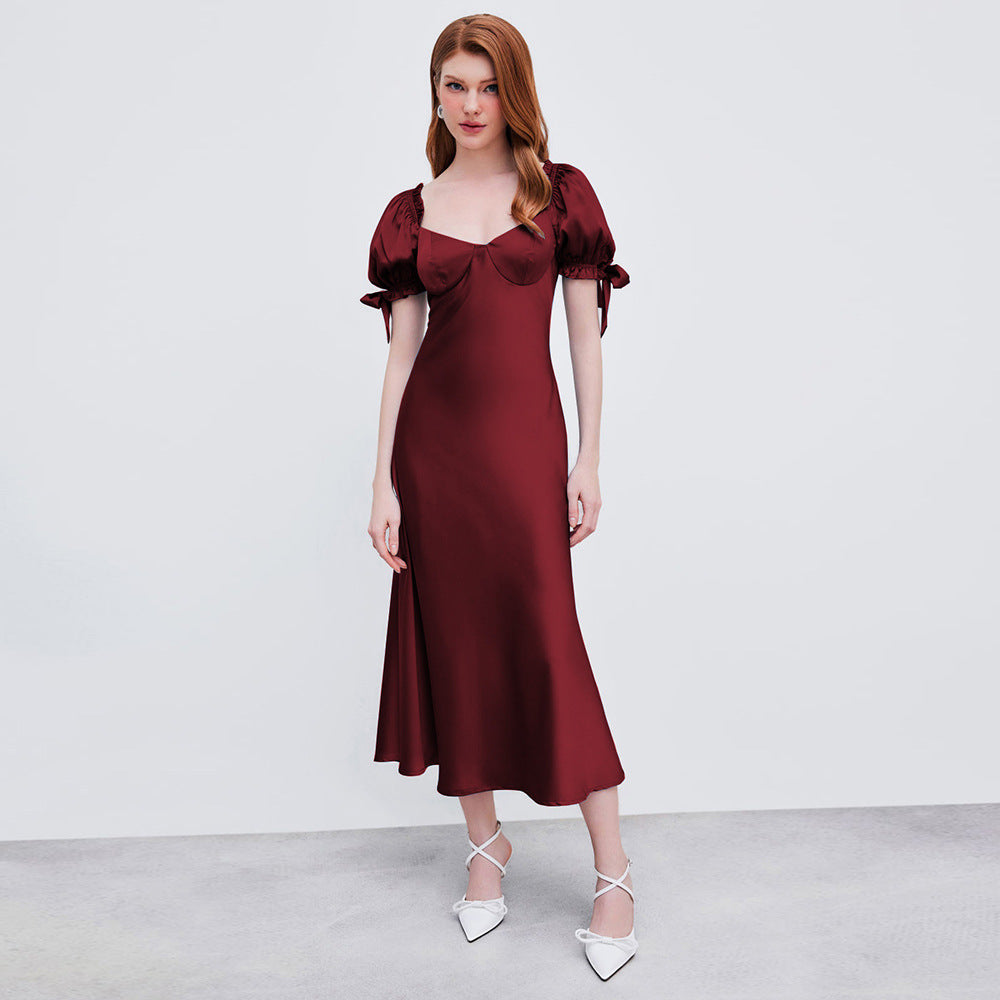 Damer midi-klänning med eleganta puffärmar och stiligt V-ringat Mirla-Eva Jonsson