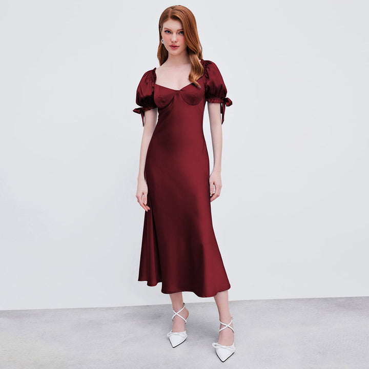 Damer midi-klänning med eleganta puffärmar och stiligt V-ringat Mirla-Eva Jonsson
