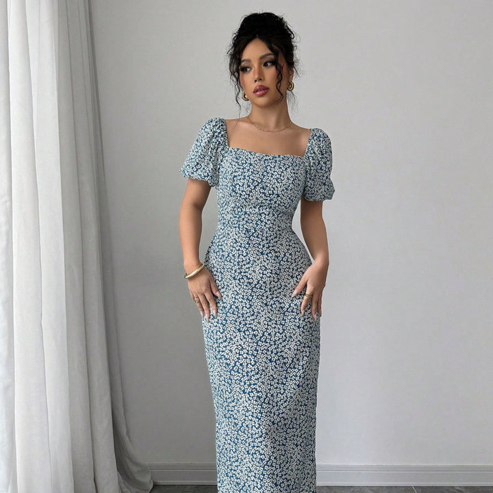 Damer midiklänning med axelbandslösa puffärmar och blommönster Mirla-Eva Jonsson