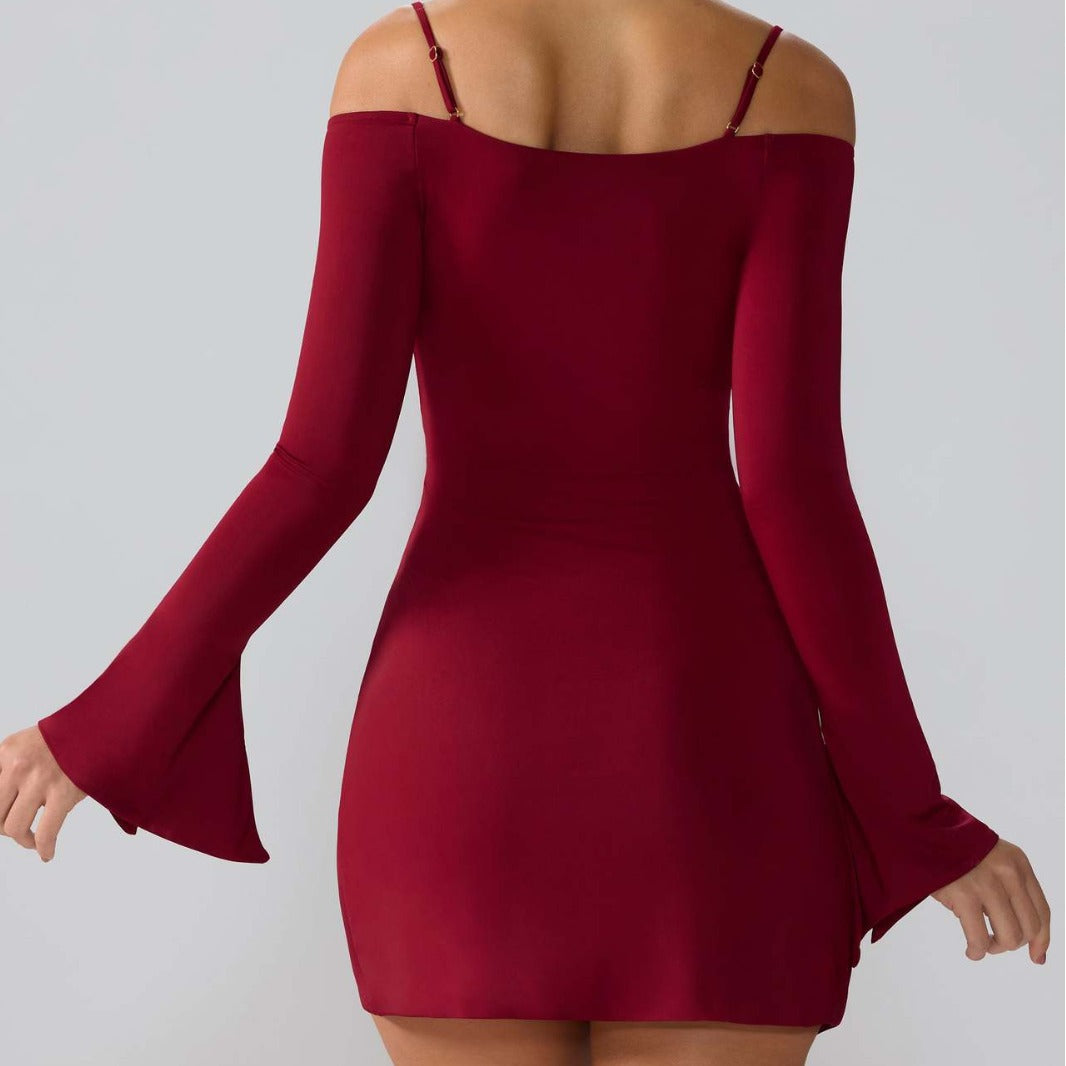 Damer miniklänning med raffinade cut-out-detaljer och snygg knytning Mirla-Eva Jonsson