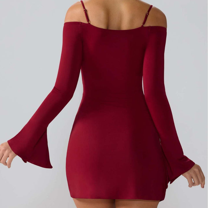 Damer miniklänning med raffinade cut-out-detaljer och snygg knytning Mirla-Eva Jonsson