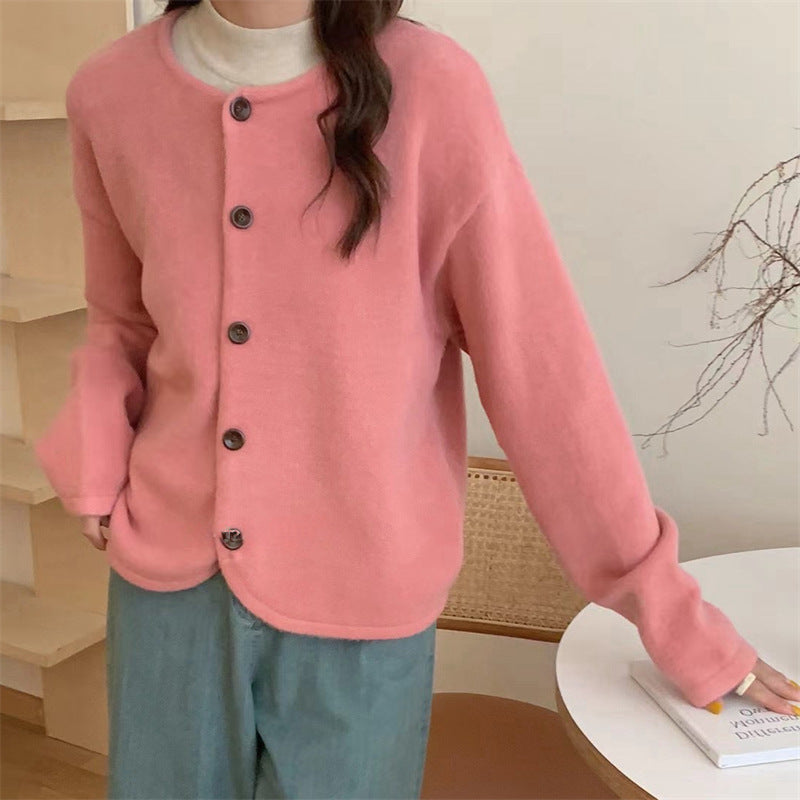 Damer mjuk cardigan med elegant knappslå och modern passform Mirla-Eva Jonsson