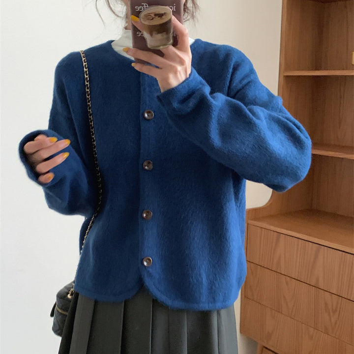 Damer mjuk cardigan med elegant knappslå och modern passform Mirla-Eva Jonsson