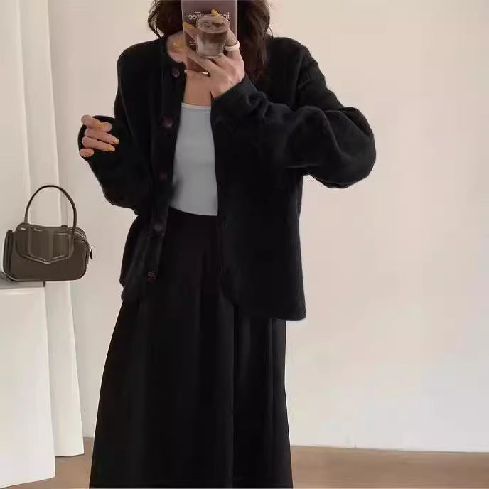 Damer mjuk cardigan med elegant knappslå och modern passform Mirla-Eva Jonsson
