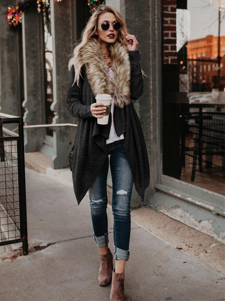 Damer mjuk cardigan med lyxig faux fur-krage och asymmetrisk skärning Eva Jonsson-Eva Jonsson