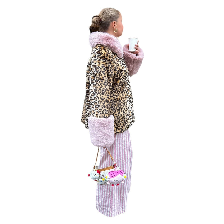 Damer mjuk leopardmönster jacka med lös passform och högkvalitativ fleece Mirla-Eva Jonsson