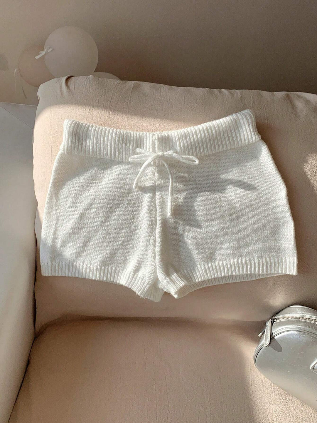 Damer mjuka stickade shorts med praktisk dragsko Mirla-Eva Jonsson