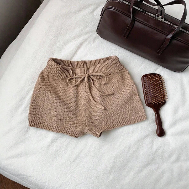 Damer mjuka stickade shorts med praktisk dragsko Mirla-Eva Jonsson