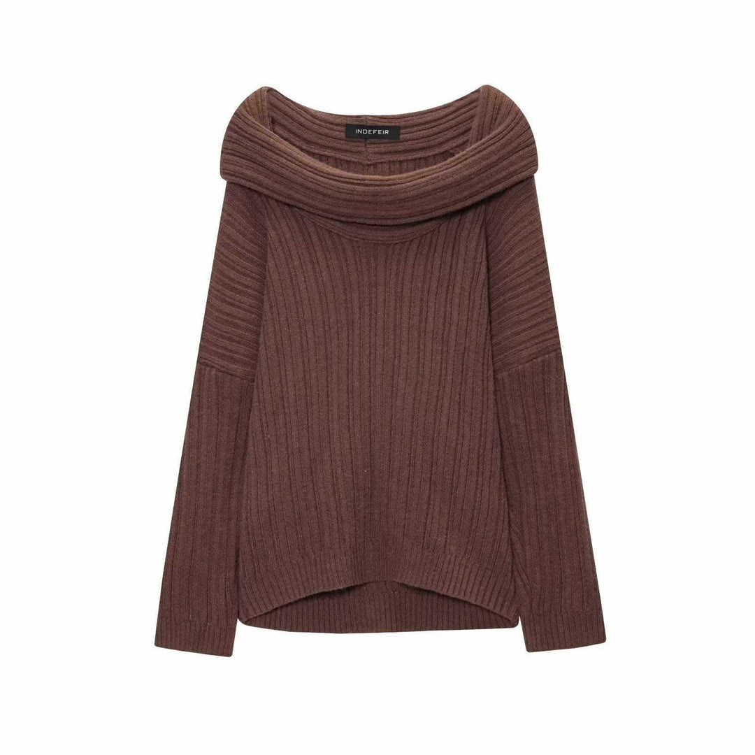 Damer mjukt stickat plagg med asymmetrisk halsringning och ribbad design Mirla-Eva Jonsson