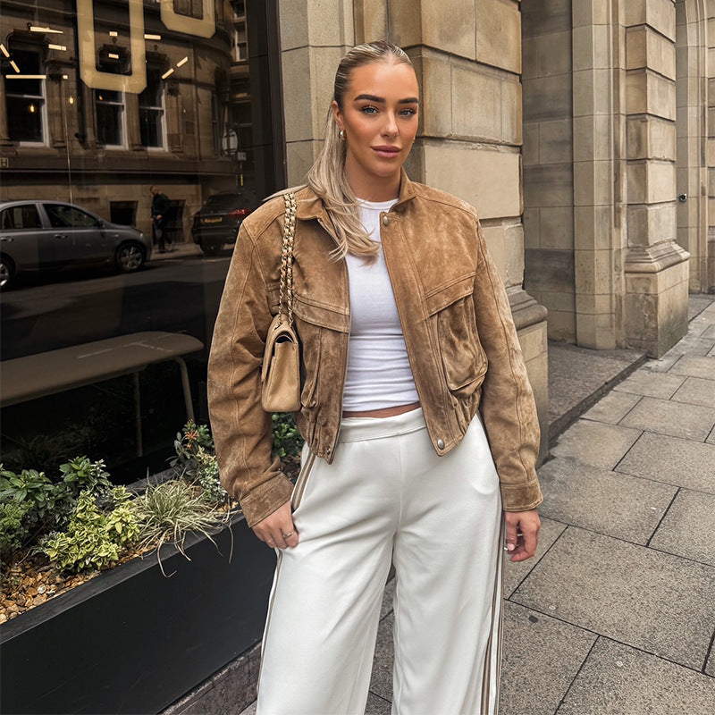Damer mockajacka i modern croppad stil med fickor Mirla-Eva Jonsson
