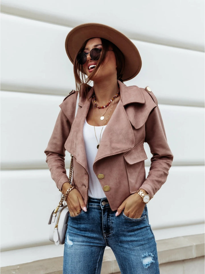 Damer mockaskinn motorcykeljacka med asymmetrisk krage och eleganta knapppdetaljer Mirla-Eva Jonsson