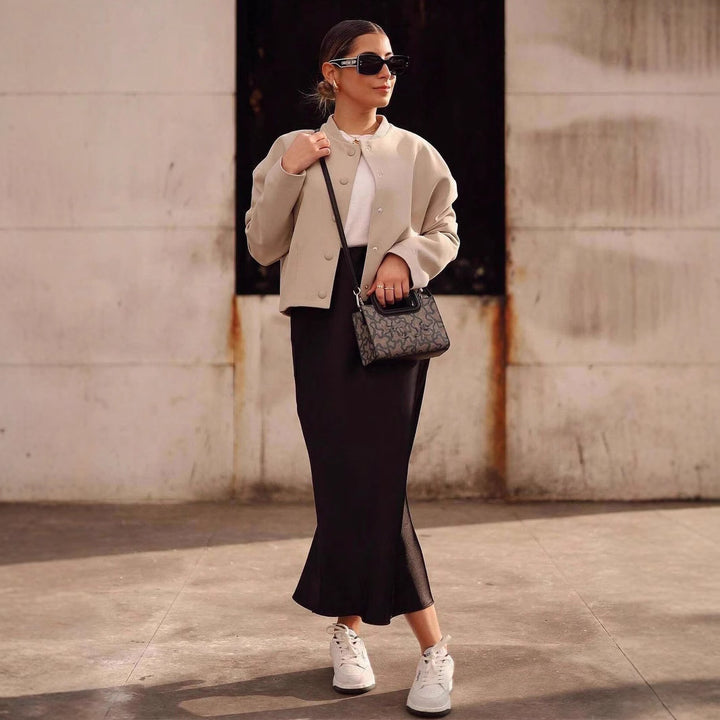 Damer mode Cropped-jacka med knapplås och elastisk halsringning Mirla-Eva Jonsson