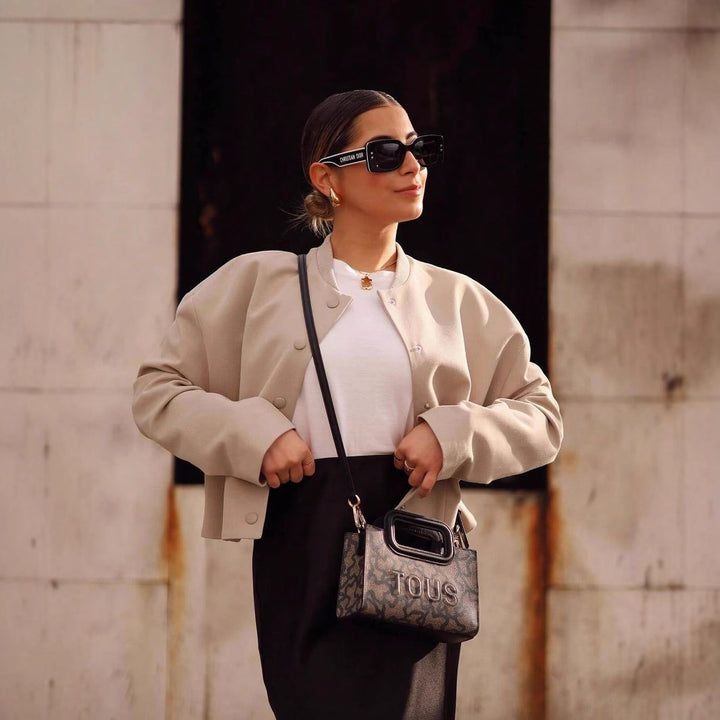 Damer mode Cropped-jacka med knapplås och elastisk halsringning Mirla-Eva Jonsson