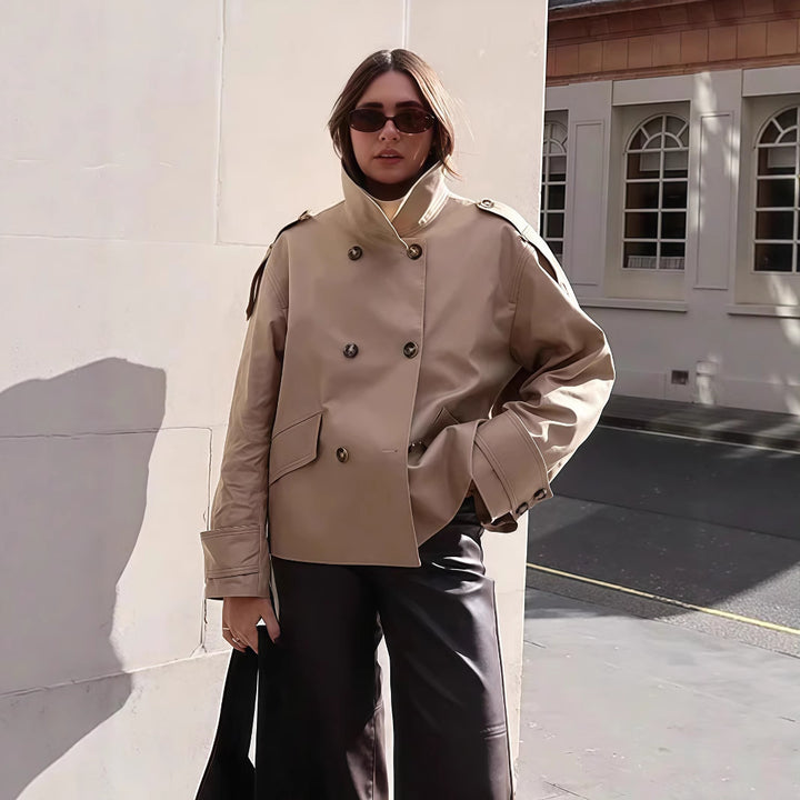 Damer mode dubbelknäppningsjacka med hög krage och strukturerad design Mirla-Eva Jonsson