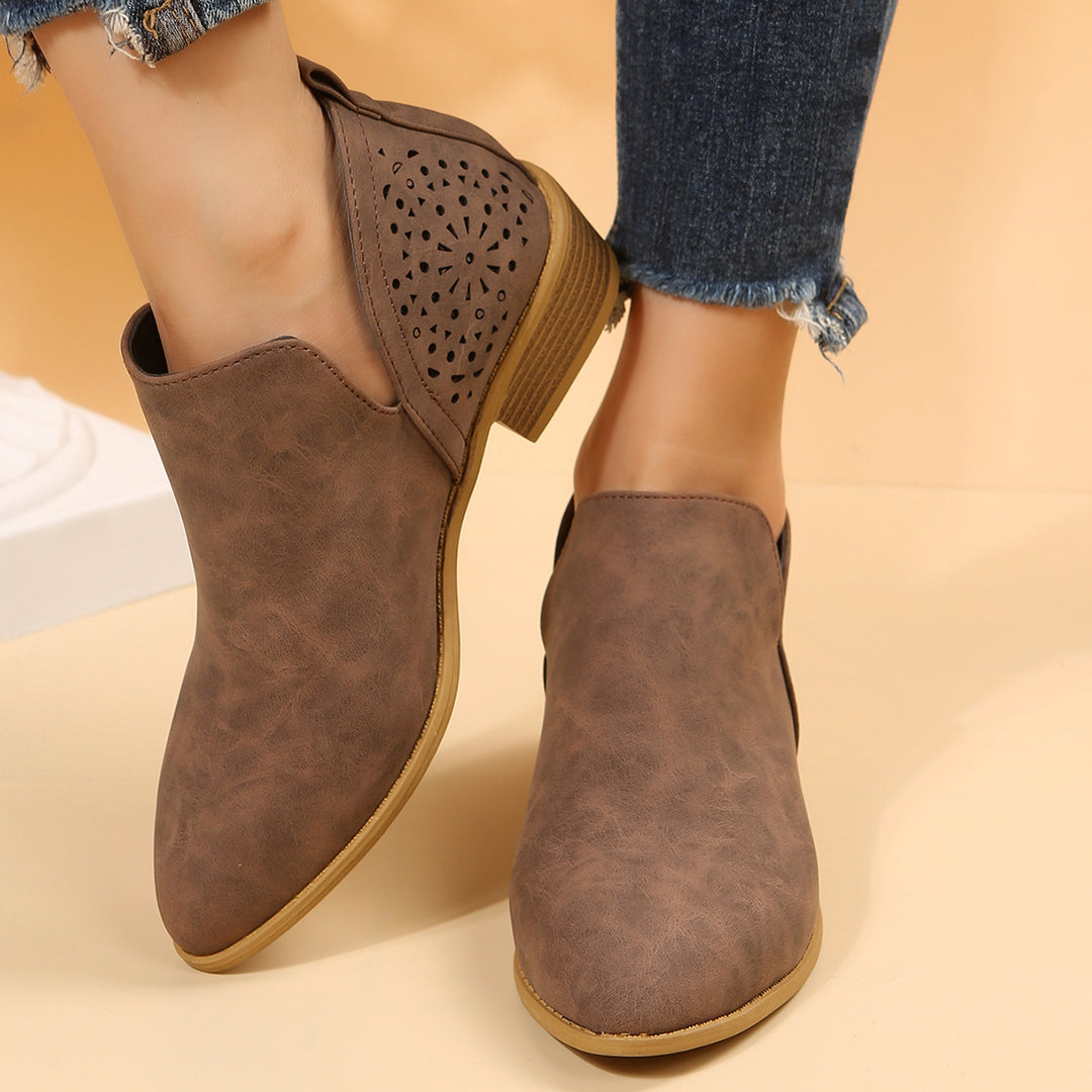 Damer mode slip-on skor med perforerade detaljer Mirla-Eva Jonsson