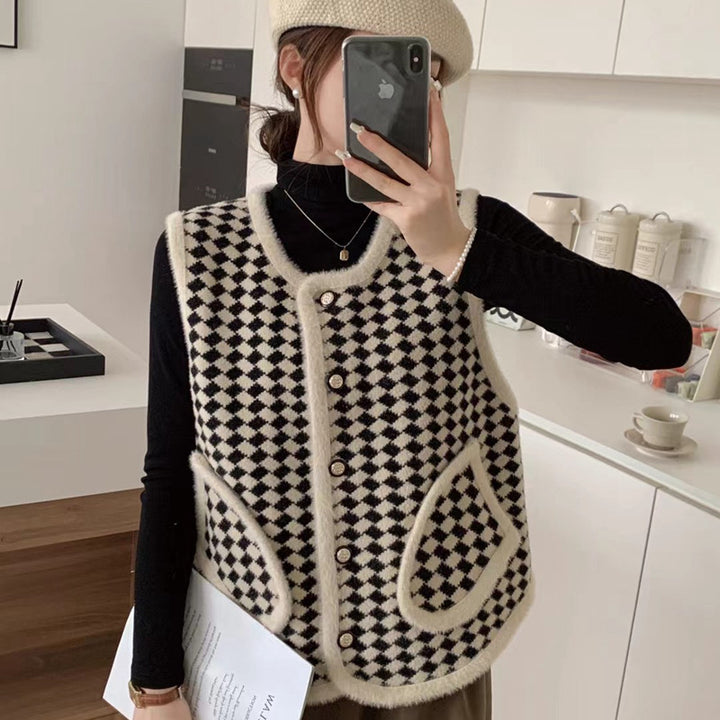 Damer mode stickad väst med grafiskt mönster Mirla-Eva Jonsson