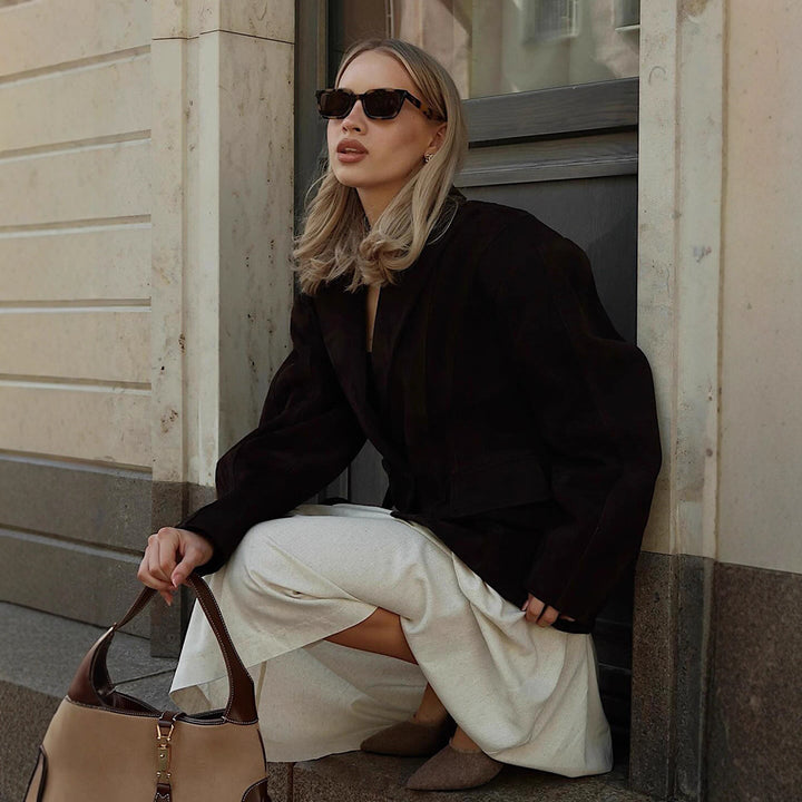 Damer mode storlek blazerjacka med strukturerad design och klassiska knapppdetaljer Mirla-Eva Jonsson