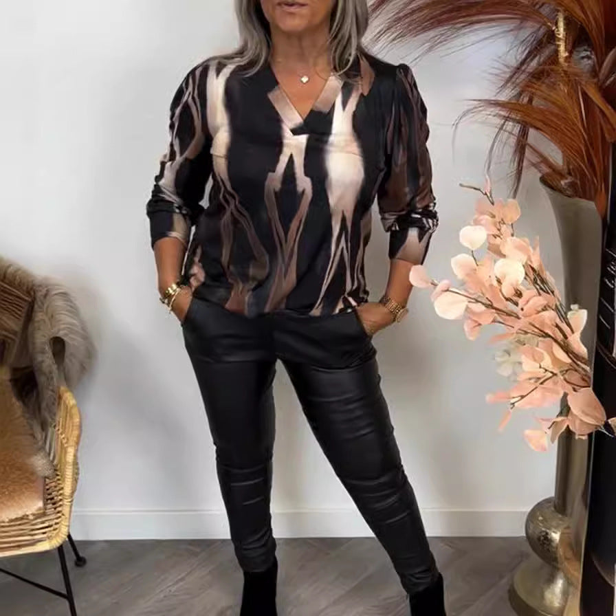 Damer mode topp med V-hals och unika mönster Mirla-Eva Jonsson