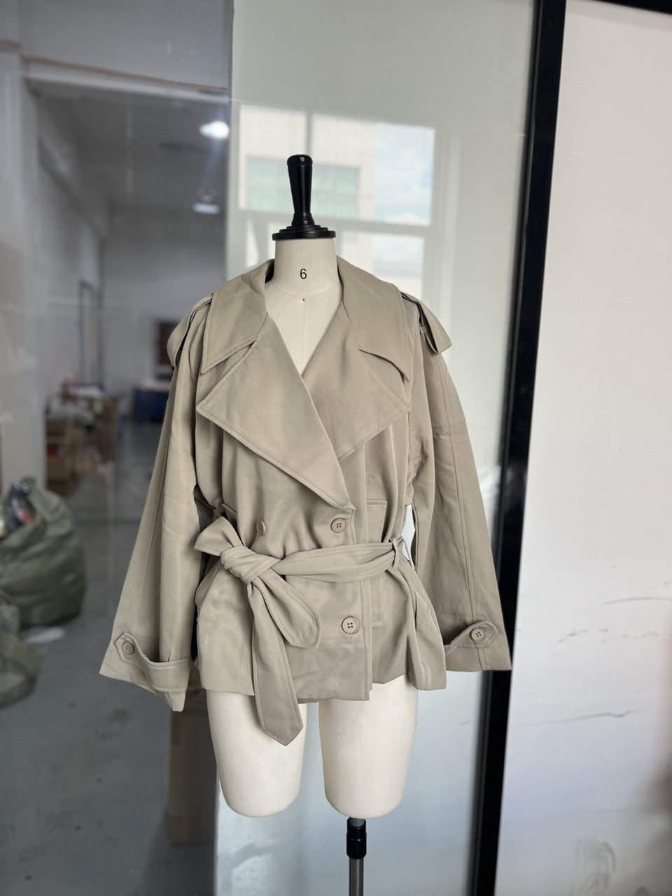 Damer mode trenchcoat Mirla-Eva Jonsson