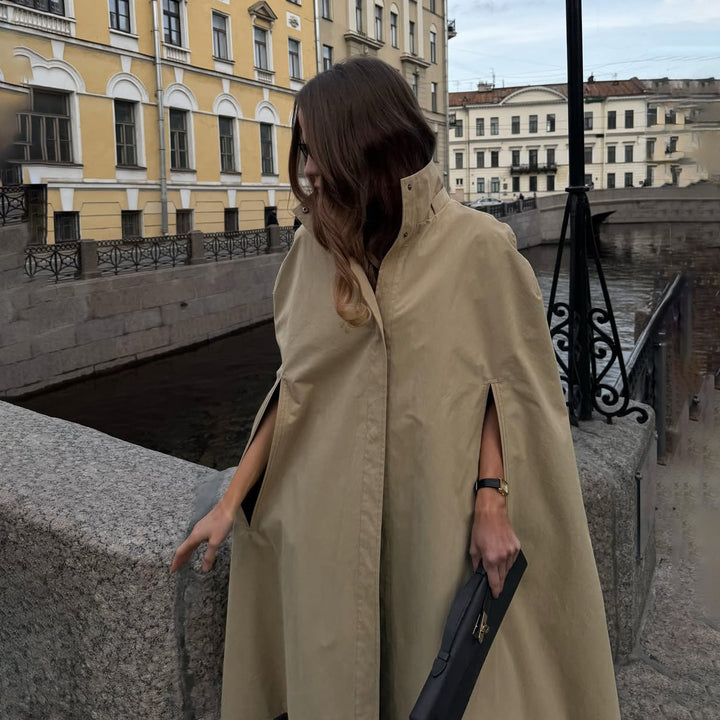 Damer modemedveten hoodie-kappa med extrema slitsar Mirla-Eva Jonsson
