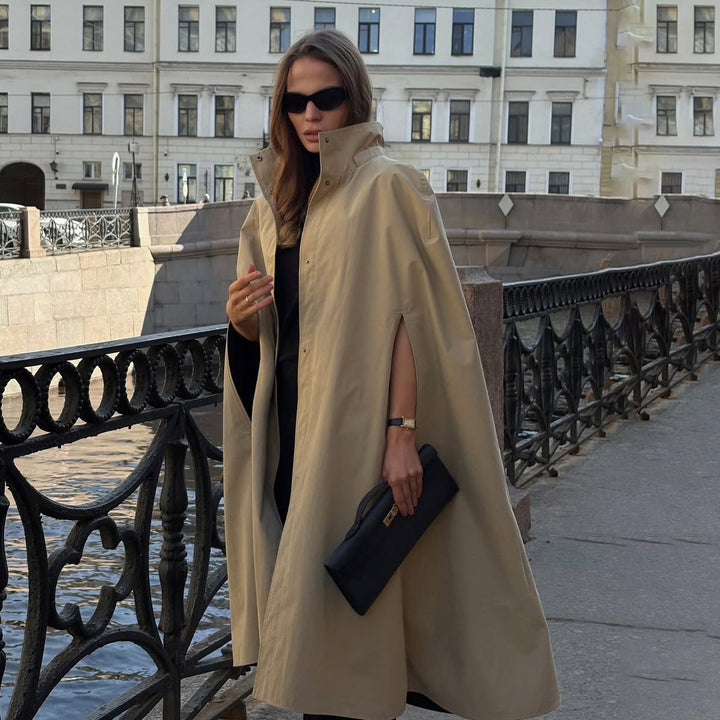 Damer modemedveten hoodie-kappa med extrema slitsar Mirla-Eva Jonsson