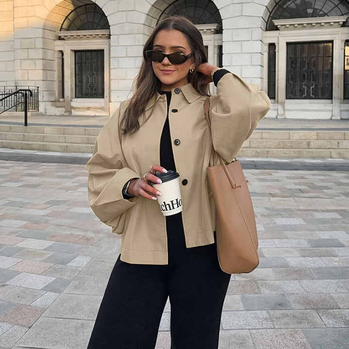 Damer modeövergångsjacka i avslappnad oversized-snitt med praktiska fickor Mirla-Eva Jonsson