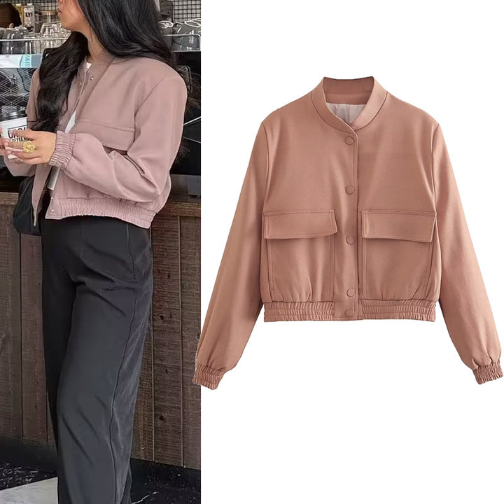 Damer moderiktig cropped Utility-jacka med stora flapplådor och elastisk nederkant Mirla-Eva Jonsson