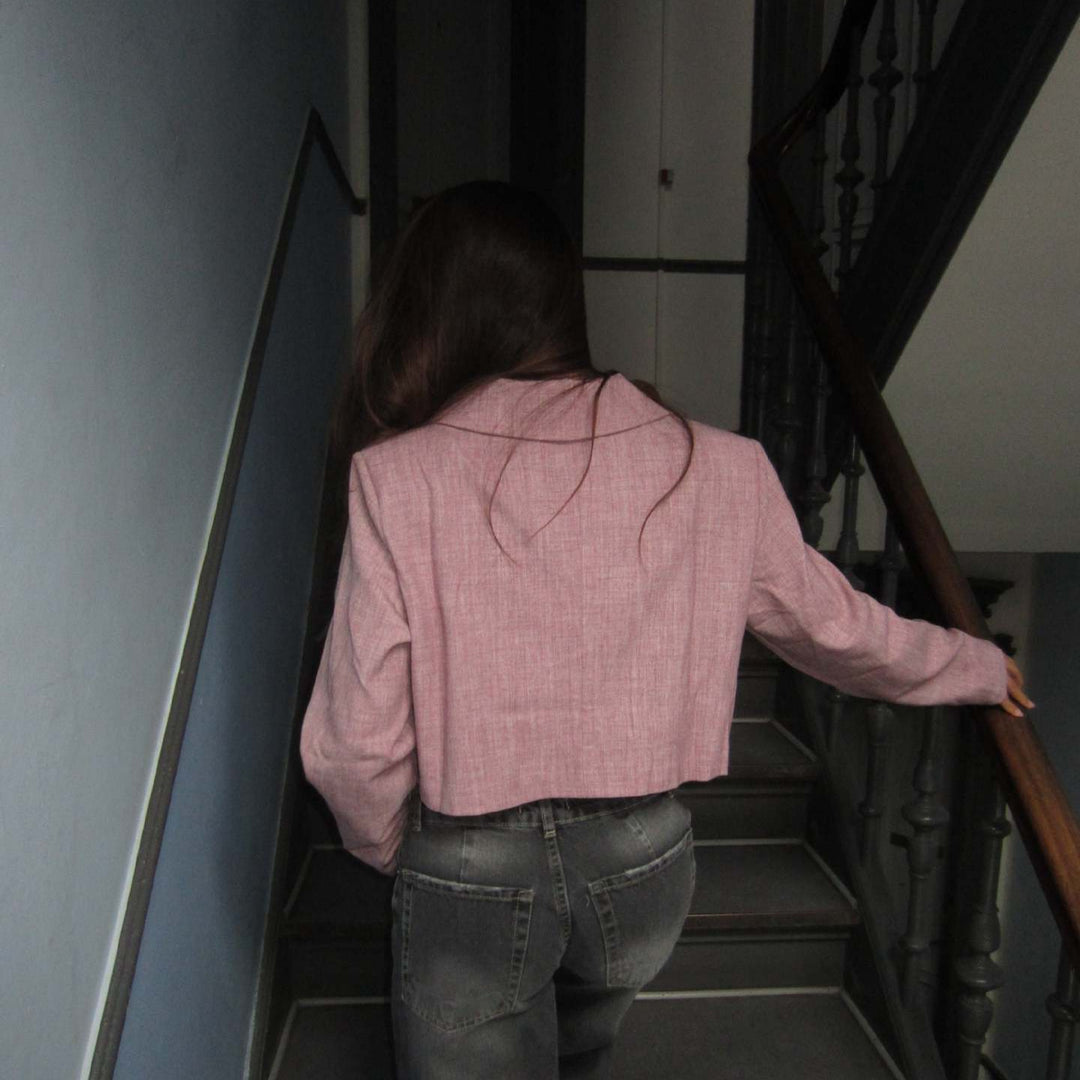 Damer moderiktig cropped blazer med elegant revers Mirla-Eva Jonsson
