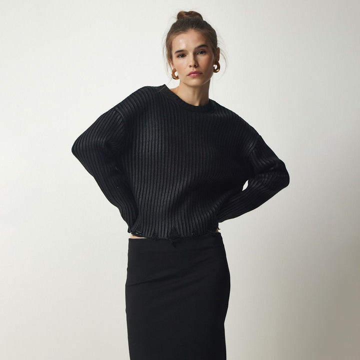 Damer moderiktig cropped stickad tröja med unika fransar Mirla-Eva Jonsson