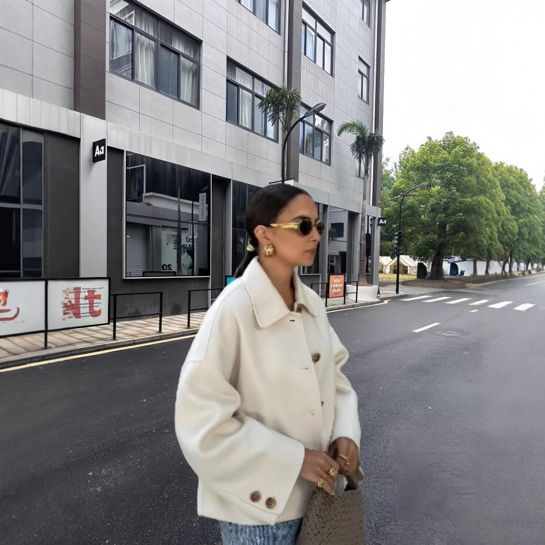 Damer moderiktig kort jacka med eleganta knapprar detaljer Mirla-Eva Jonsson