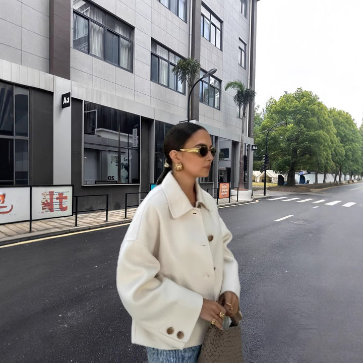 Damer moderiktig kort jacka med eleganta knapprar detaljer Mirla-Eva Jonsson