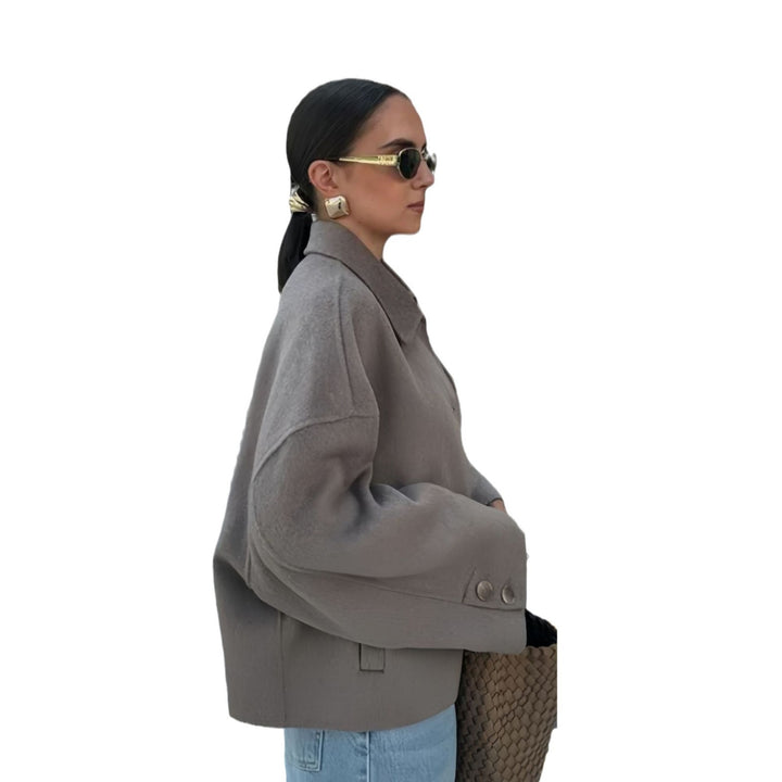 Damer moderiktig kort jacka med eleganta knapprar detaljer Mirla-Eva Jonsson