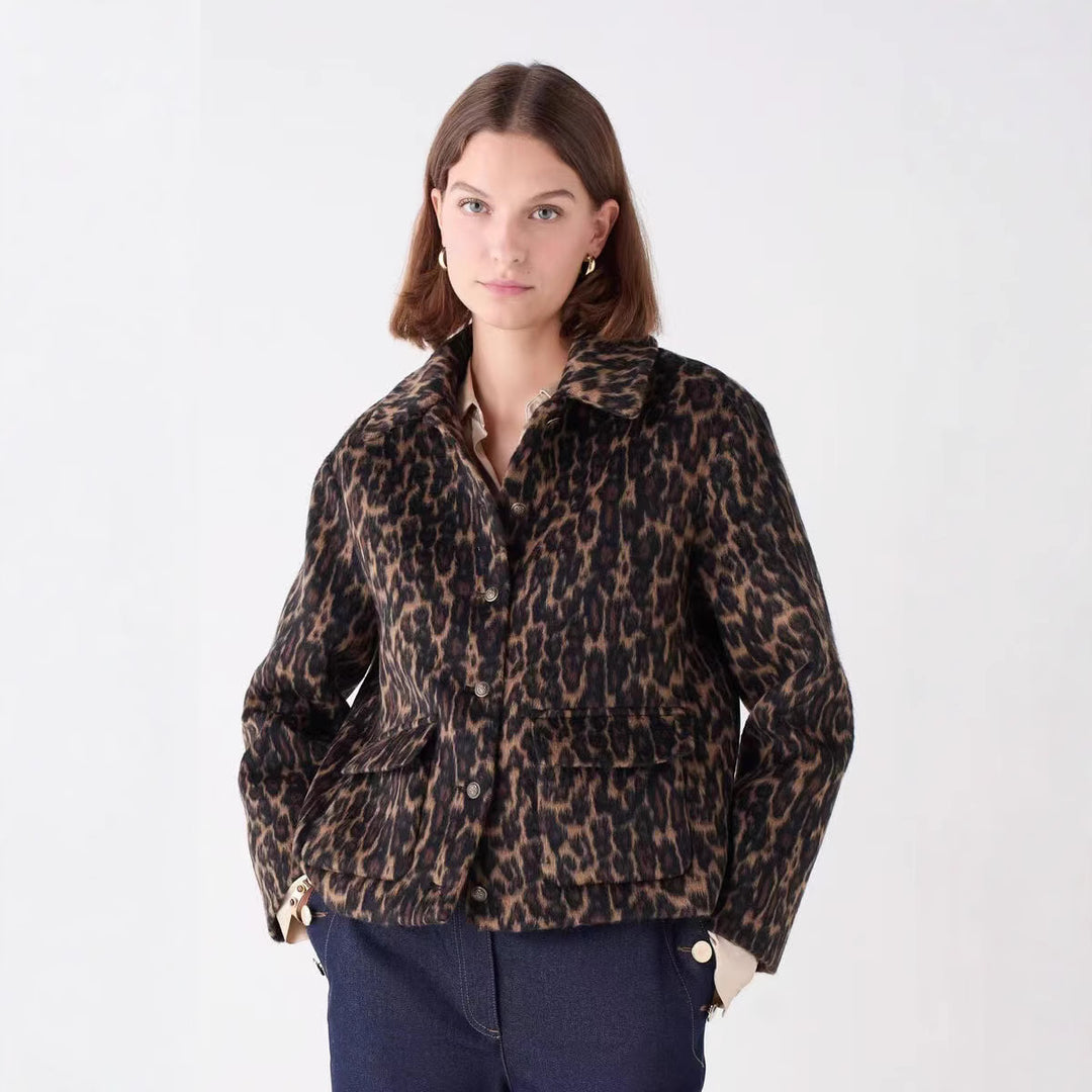 Damer moderiktig kort kappa med leopardmönster Mirla-Eva Jonsson