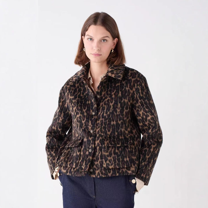 Damer moderiktig kort kappa med leopardmönster Mirla-Eva Jonsson
