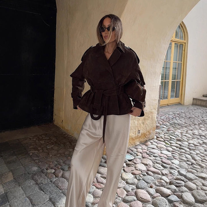 Damer moderiktig mockajacka med midjebälte och voluminösa ärmar Eva Jonsson-Eva Jonsson