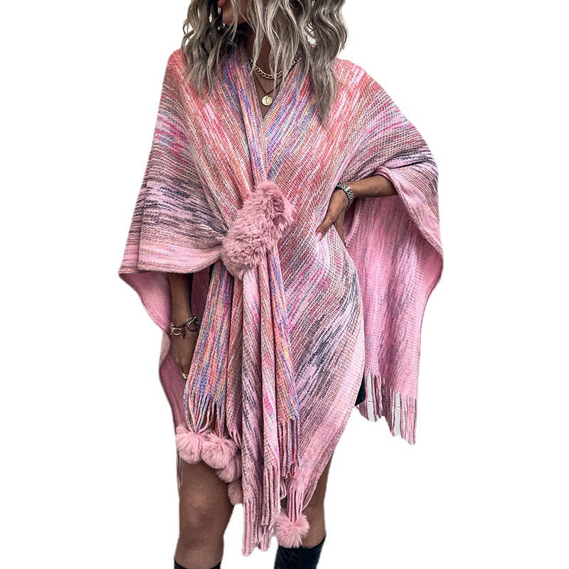 Damer moderiktig poncho med lyxig konstpälsdetalj och kreativa fransar Mirla-Eva Jonsson