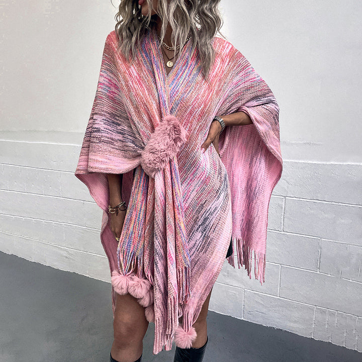Damer moderiktig poncho med lyxig konstpälsdetalj och kreativa fransar Mirla-Eva Jonsson
