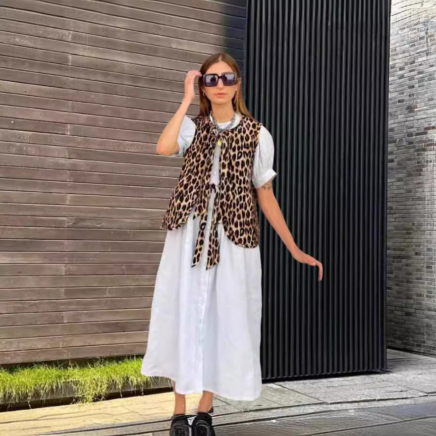Damer moderiktig väst med rosett-design och leopardmönster Mirla-Eva Jonsson