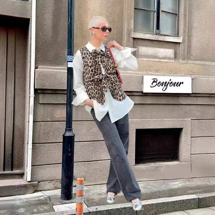 Damer moderiktig väst med rosett-design och leopardmönster Mirla-Eva Jonsson