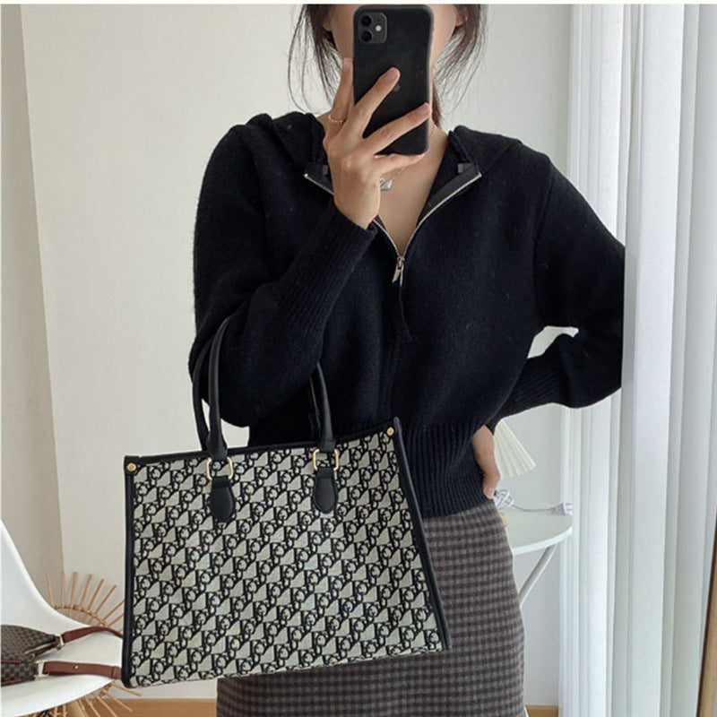 Damer moderiktig zip-hoodie i mjuk stickad Eva Jonsson-Eva Jonsson