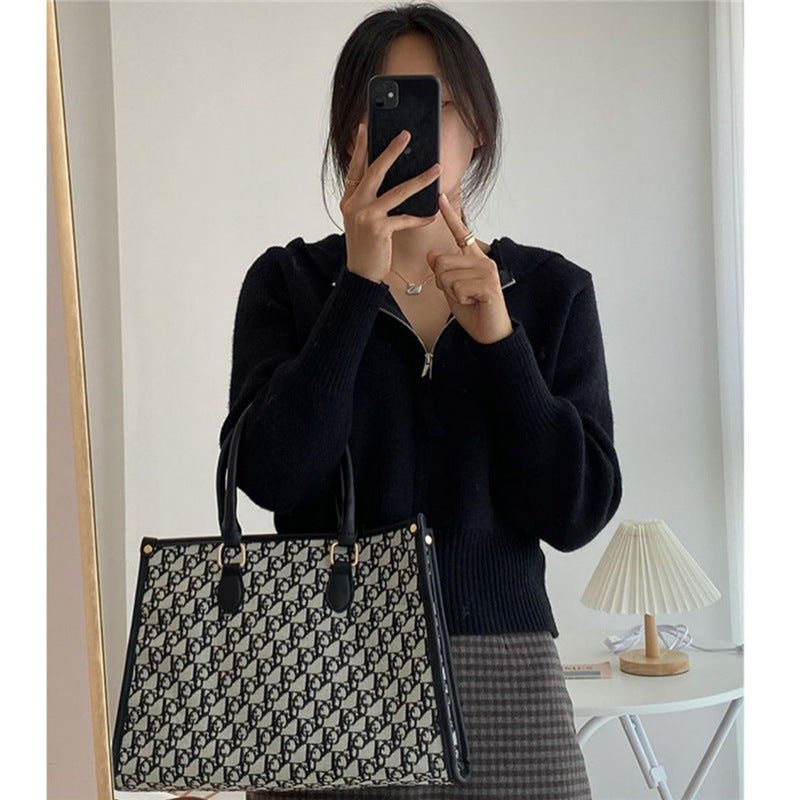 Damer moderiktig zip-hoodie i mjuk stickad Eva Jonsson-Eva Jonsson