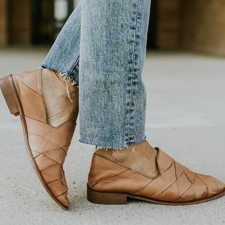 Damer moderiktiga läderslippers med flätad design Mirla-Eva Jonsson