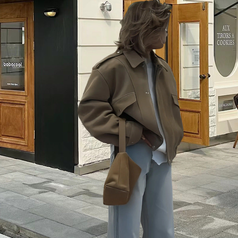 Damer moderiktigt Oversized-jacka med avslappnad passform och praktiska fickor Mirla-Eva Jonsson