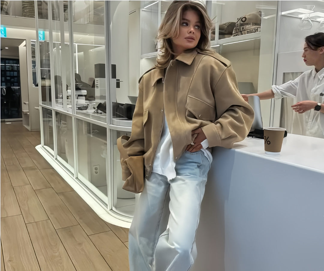Damer moderiktigt Oversized-jacka med avslappnad passform och praktiska fickor Mirla-Eva Jonsson