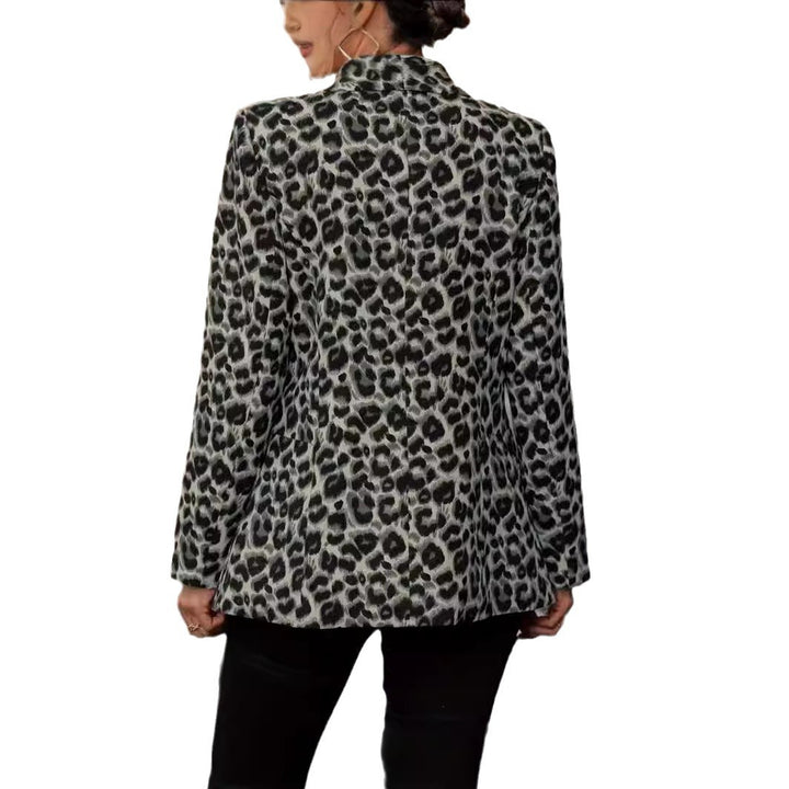 Damer moderiktigt blazer med leopardmönster och figursydd passform Mirla-Eva Jonsson