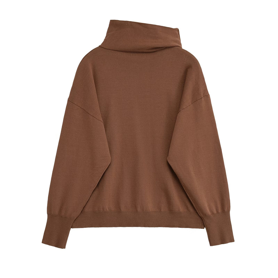 Damer moderiktigt rullkragepullover med eleganta sladdetailjer Mirla-Eva Jonsson