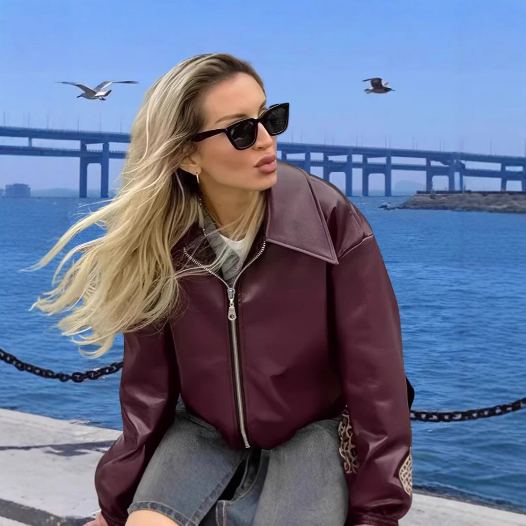 Damer modern Bikerjacka med glänsande konstläder Mirla-Eva Jonsson