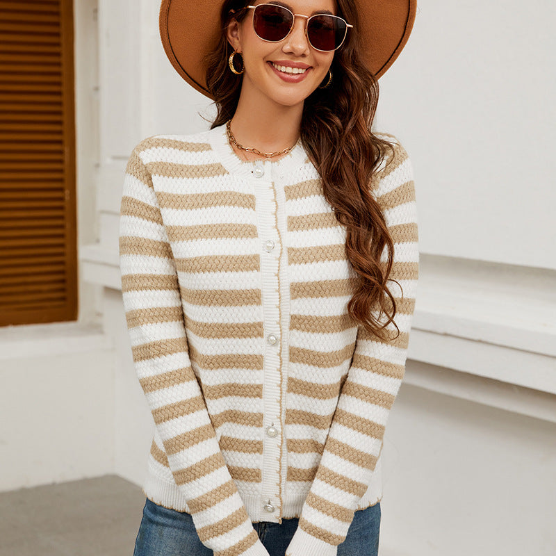 Damer modern cardigan med unika ränder och strukturerad design Mirla-Eva Jonsson